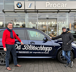 Von links nach gegenüber: Otmar Westerfellhaus, Rednertaxi 2025, Redner - Im Hintergrund: PROCAR Köln West